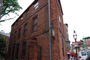 oldest brick house in Boston built in 1711 and neighbor to Paul Revere's house